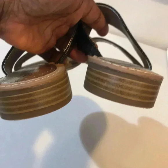 Sam & Libby Black Slip On Sandals with Faux Patent Leather Strap-Size 7.5 - Picture 5 of 7